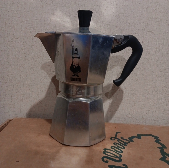 Bialetti Moka Express Espresso Coffee Pot Stovetop Italy - Picture 1 of 8